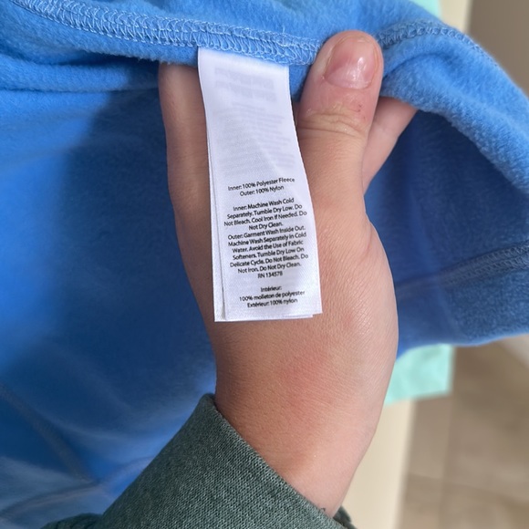 Vineyard Vines - Picture 8 of 10